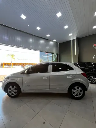 CHEVROLET ONIX 1.0 MPFI LT 8V FLEX 4P MANUAL
